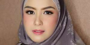 Potret Anggun Revalina S. Temat Bergamis Syar'i