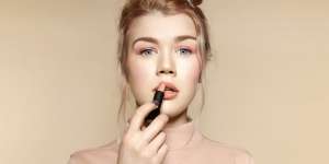 Lipstik Nude yang Cocok Berdasarkan Warna Kulit