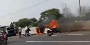 Video Detik-Detik Nissan GT-R Wakil Jaksa Agung Terbakar