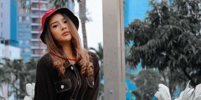 Ketumpahan Cat, Pose Anya Geraldine Bikin Geger