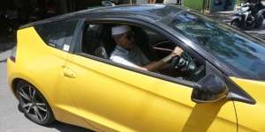 Aksi Habib Hasan Bagi-Bagi Beras dan Uang untuk Warga Tak Mampu