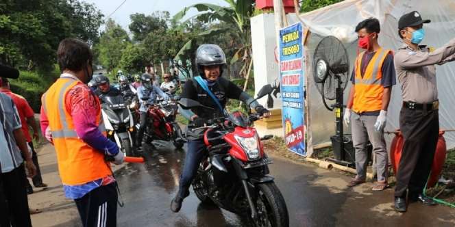 Ganjar Pranowo Dicegat dan Didata Warga Saat Cek Kesiapan Karantina