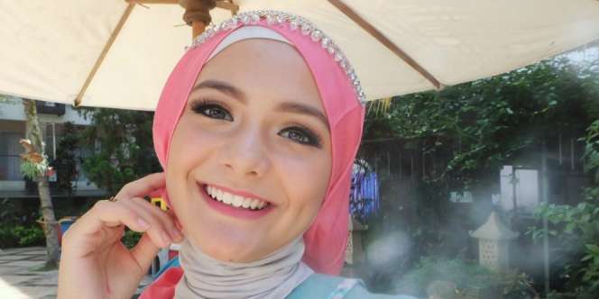 5 Potret Amanda Rawles Berhijab, Cantiknya Bikin Pangling!