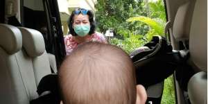 Curhat Agni Pratistha, Anaknya Cuma Bisa Lihat Sang Nenek dari Jauh