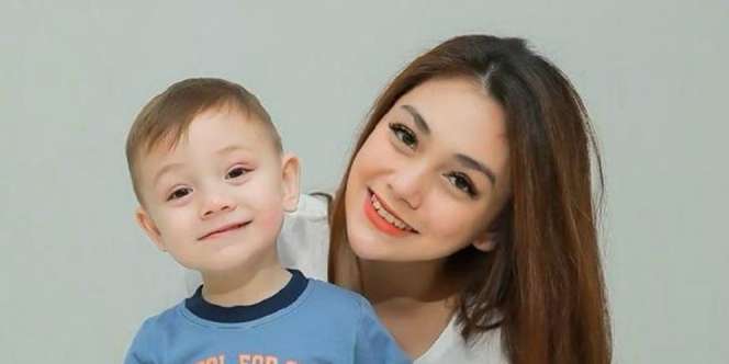 Gemas! Wajah Celine Evangelista Saat Bayi Mirip Anak Ketiga Lucio