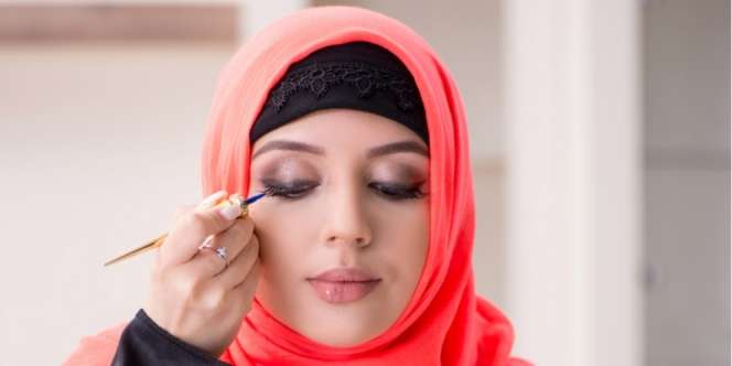 Memakai Eyeshadow Atau Foundation Terlebih Dulu?