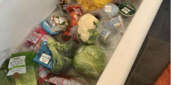 Saking Takut dengan Corona, Belanjaan Sayur Sampai Direndam Sabun