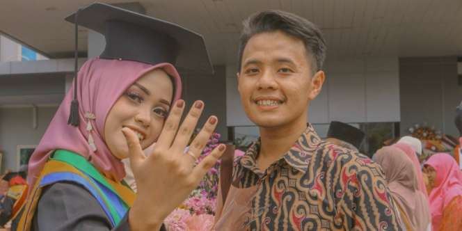 Kisah Viral Tukang Bakso Bakar Lamar Kekasih di Hari Wisuda
