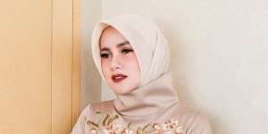 Potret Elegan Outfit Kolaborasi Olla Ramlan x Aneuku