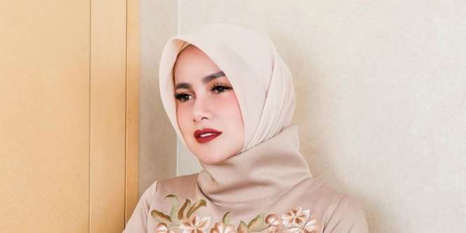 Potret Elegan Outfit Kolaborasi Olla Ramlan x Aneuku