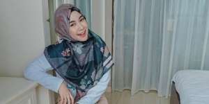 Tanpa Gamis Syar'i, Anisa Eks Cherrybelle Modis Bergaun Transparan