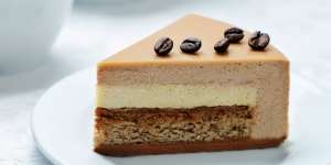 Kini Ada Dalgona Cake, Penasaran Rasanya?