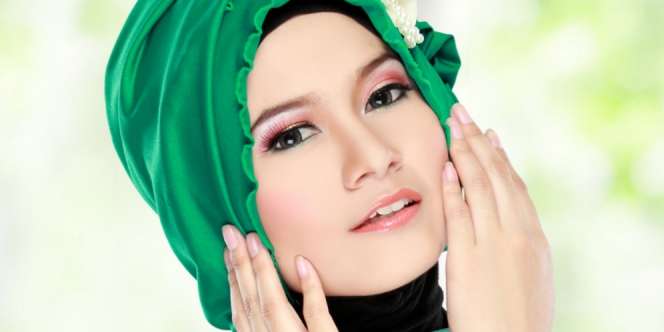 Trik Menjaga Makeup Tetap Fresh Sepanjang Hari