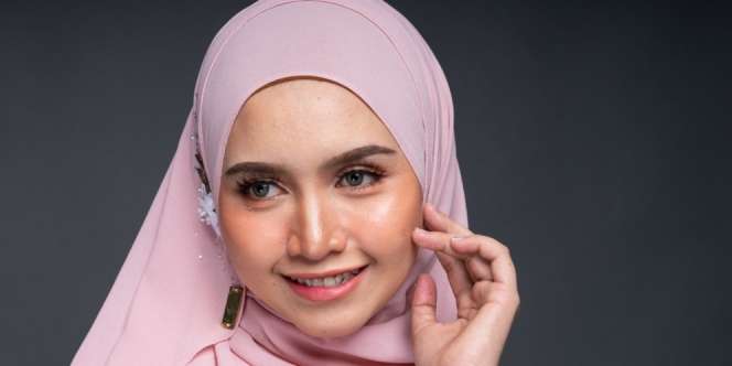 Trik Menjaga Kulit Tetap Glowing dan Kenyal di Rumah