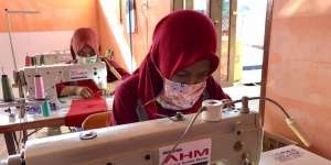 Permintaan Naik, Produsen Lap Banting Setir Bikin Masker
