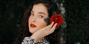 Potret Mewah Tasya Farasya Maternity Shoot di Rumah