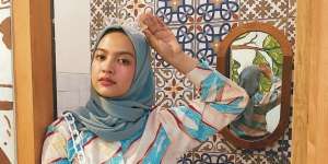 Inspirasi Padu Padan Outfit Colorful Biar Makin Fresh!