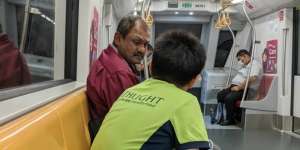 Obrolan Hangat Driver Bus dengan Anak Berkebutuhan Khusus Bikin Haru