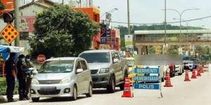 Satu Keluarga Nekat Belanja Saat Lockdown, Apes Kena Denda Rp22 Juta