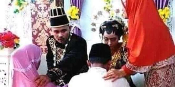 Pernikahan Ini Bikin Ngakak! Malah Orang Tua yang Sungkem ke Pengantin