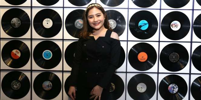 Bisnis Merugi, Prilly Latuconsina Tak PHK dan Tetap Beri THR Karyawan