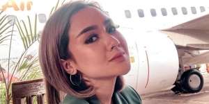 Sambil Pamer Muka Jelek, Cita Citata Minta Bantuan `Kaum Rebahan` Usir Bosan