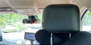 Miris, Sopir Taksi Pilih Tidur di Mobil Selama Lockdown