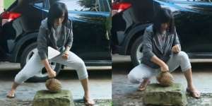 Lupakan Golok, Pesilat Cantik Ini Sekali Pukul Hancurkan Durian