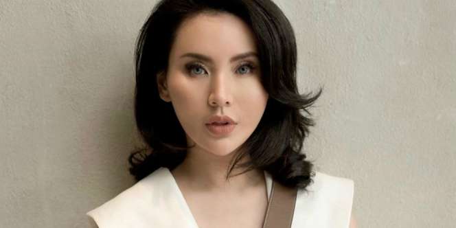 Pesona Fitria Yusuf, Putri Bos Jalan Tol yang Jadi Mualaf