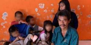 Demi Beli Beras, Ayah 5 Anak Keliling Jual HP Rusak Rp10 Ribu