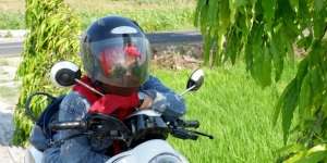 Jangan Asal Pakai Masker Saat Naik Motor!