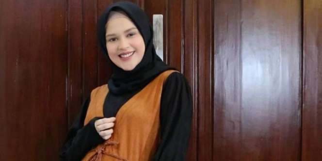 Pamer Baby Bump, Manisnya Cut Meyriska Berbalut Piyama
