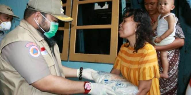 Pintu Digedor, Wanita Ini Kaget Walikota Antar Beras dan Mie