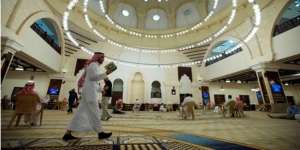 Dewan Ulama Saudi: Umat Islam Dunia Harap Ibadah Ramadan di Rumah