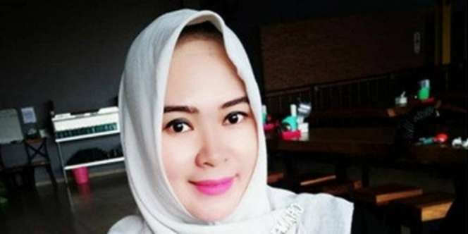 Masih Ingat Wanita Berhijab Backing Vokal Kangen Band? Ini Kabar Terbarunya