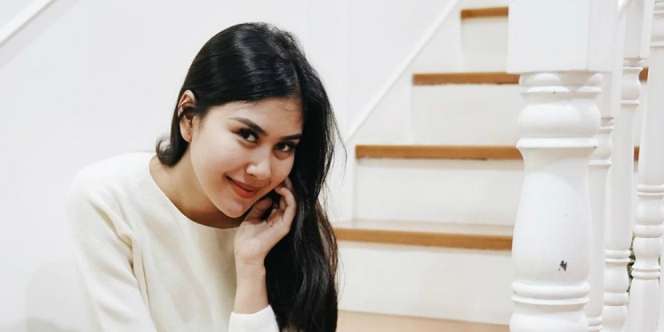 Bosan Dasteran, Syahnaz Modis Pakai Summer Dress di Rumah