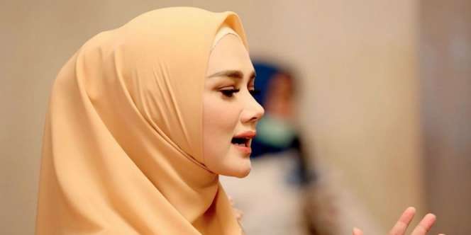Keras! Mulan Jameela Kritik Ahok Soal Diskon BBM