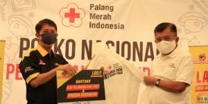 2.000 APD Disalurkan Bintang Toedjoe Melalui PMI