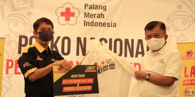 2.000 APD Disalurkan Bintang Toedjoe Melalui PMI