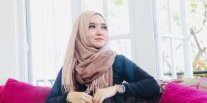 Pesona Yuli Asiska, Hijaber yang Dikabarkan Dekat dengan Teddy