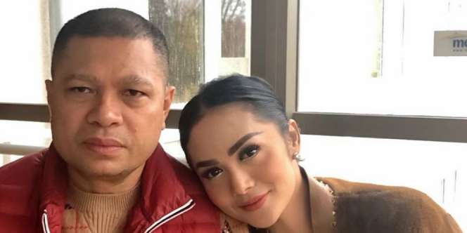 Luas Banget! Halaman Rumah Krisdayanti Disulap Jadi Lapangan Bulutangkis
