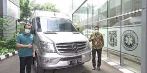 Van Mewah Mercedes untuk Dinas Kesehatan DKI