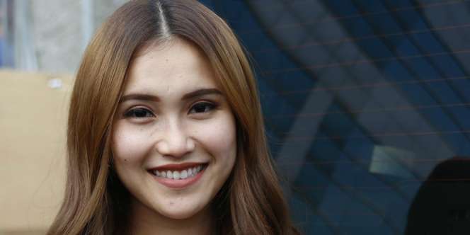 Pakai Daster Saat Sahur, Rambut Ayu Ting Ting Bikin Salfok