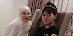 Potret Kompak Ayana Moon dan Adiknya yang Mualaf