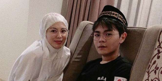 Potret Kompak Ayana Moon dan Adiknya yang Mualaf