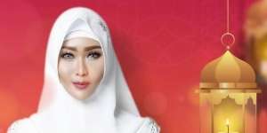Pangling! Gaya Santun Inul Daratista Berhijab Putih