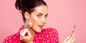 Tips Mendapatkan Kulit Bersinar Lewat Makeup