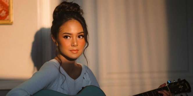 Bukan Muslim, Suara Merdu Aurelie Moeremans Berselawat Bikin Adem