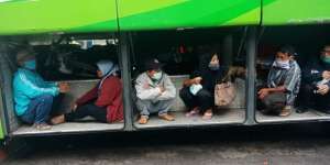 Viral Foto Penumpang Sembunyi di Bagasi Demi Bisa Mudik