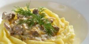 Resep Olahan Yoghurt: Beef Stroganoff dan Mashed Potato